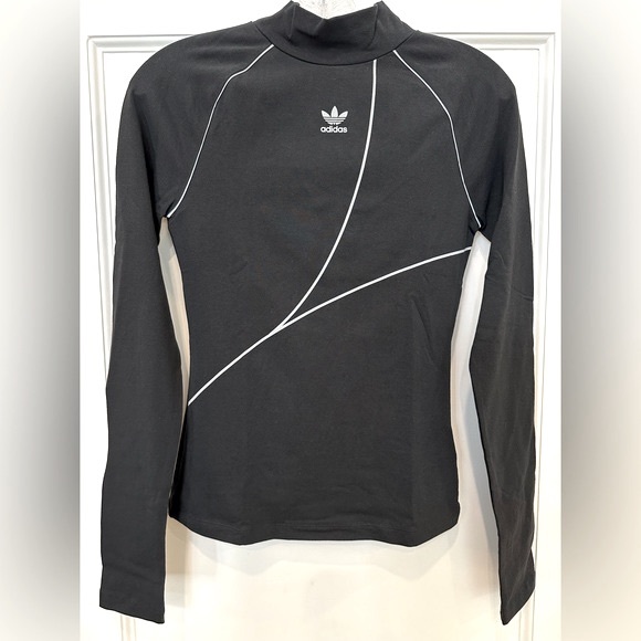 Adidas NWT women’s striking cut long sleeve top - Picture 2 of 12